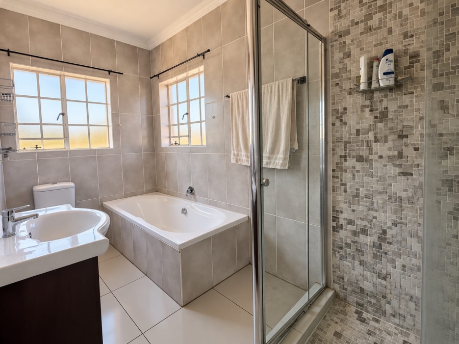 5 Bedroom Property for Sale in Cashan North West
